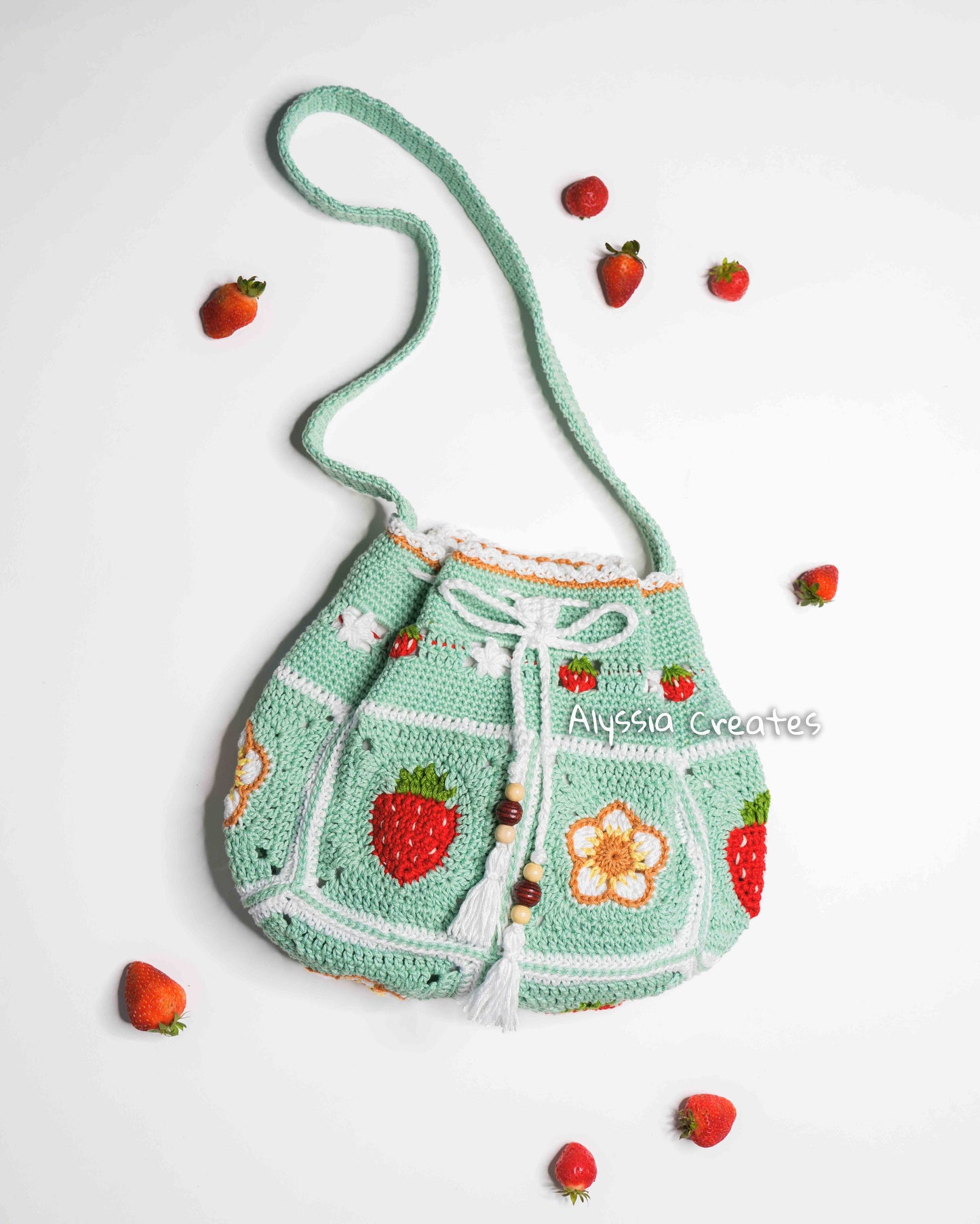 Strawberry Drawstring Crossbody Bag PDF PATTERN (English)