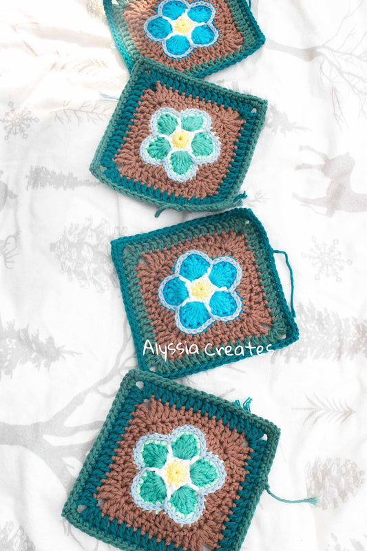Forget Me Not Flower Granny Square Crochet PDF PATTERN - Intermediate (English)
