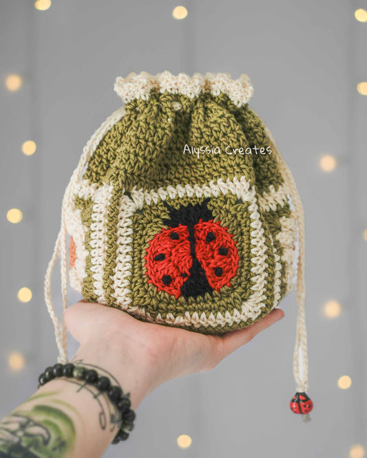 Ladybug and Daisy Drawstring Pouch Crochet PDF PATTERN - Intermediate (English)