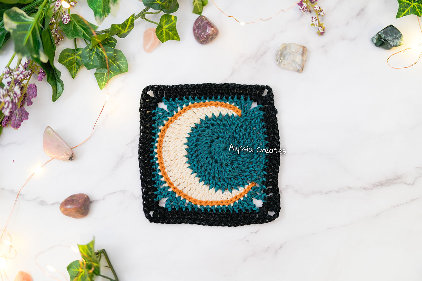 Large Crescent Moon Granny Square Crochet PDF PATTERN (English)