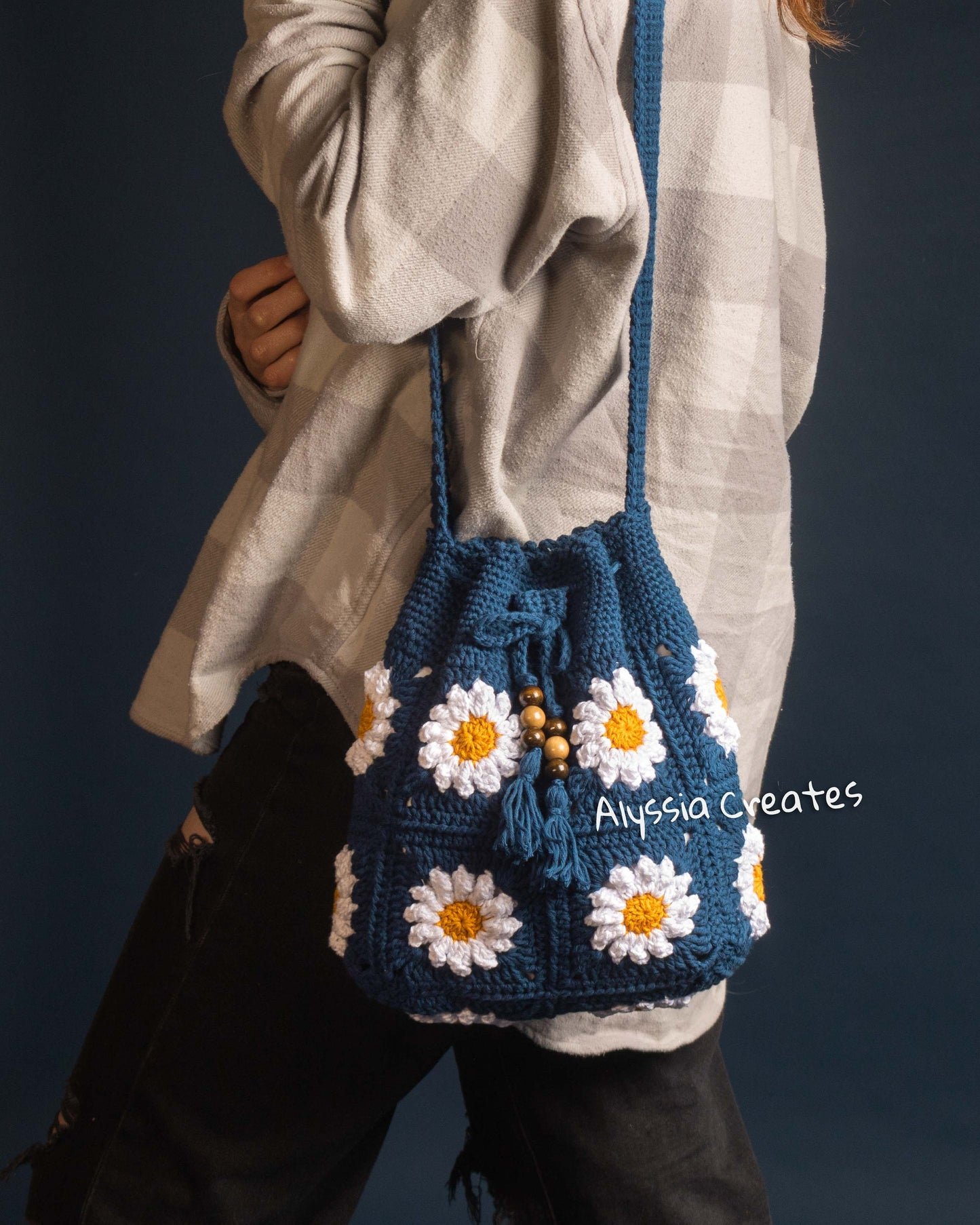 Daisy Crossbody Drawstring Bag Crochet PDF PATTERN - Advanced Beginner/Intermediate (English)